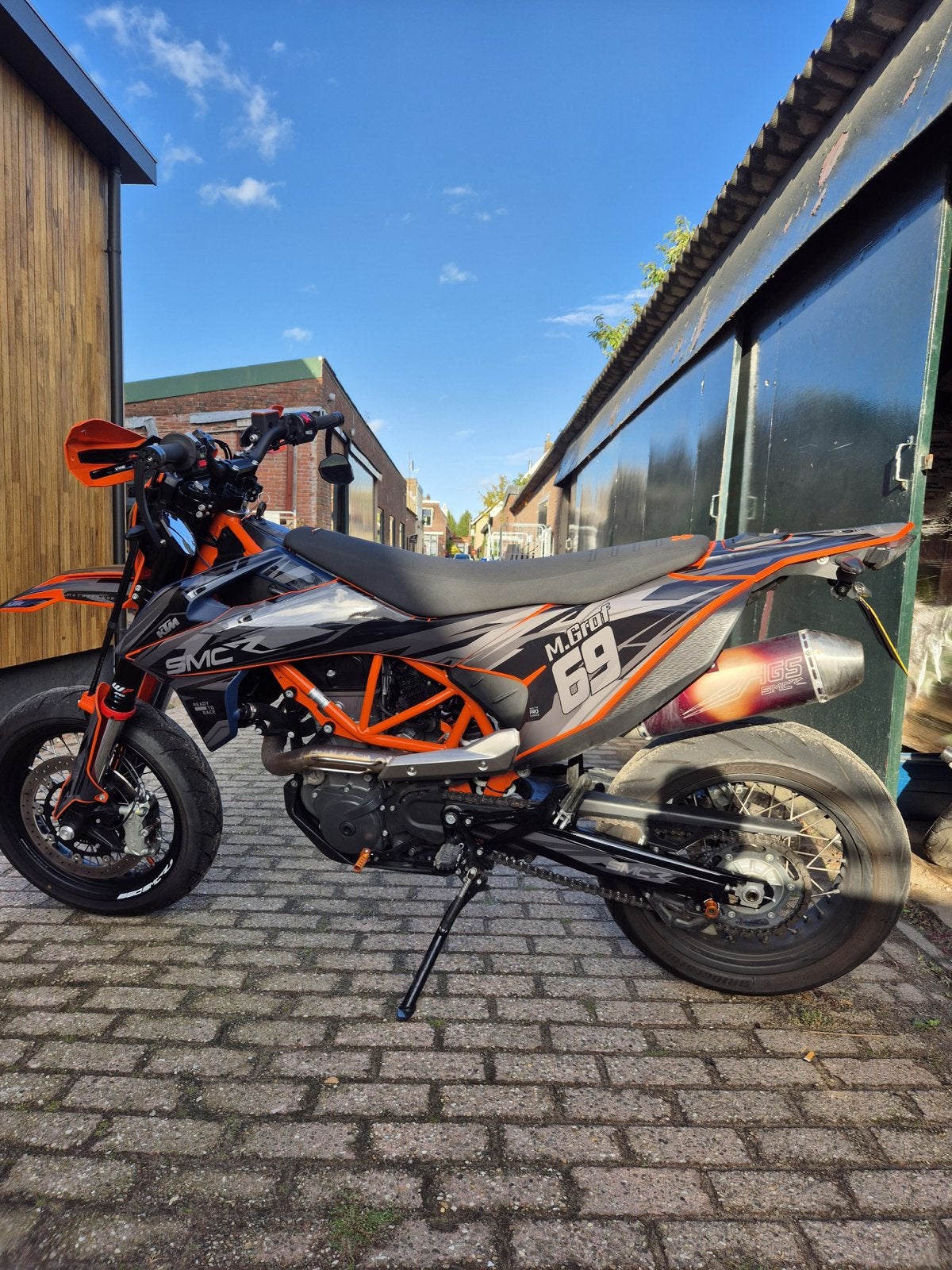 KTM 690 SMC R 2023 - Krachtige Supermoto, Motorrijbewijs A, Gebruikt, Particulier, Meer dan 35 kW