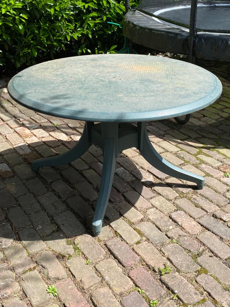 Groene ronde tuintafel - Gebruikt, Tuin en Terras, Tuintafels, Gebruikt, Rond, Kunststof, Ophalen