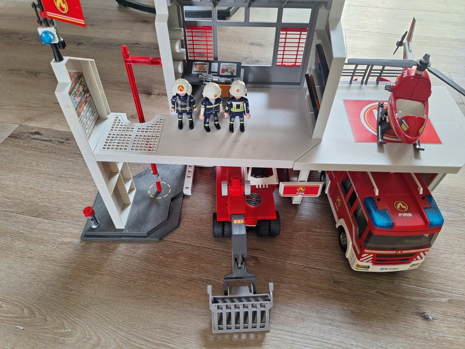 playmobil; brandweerkazerne met auto's, Spelcomputers en Games, 1 speler, Ophalen, Zo goed als nieuw, Vanaf 3 jaar