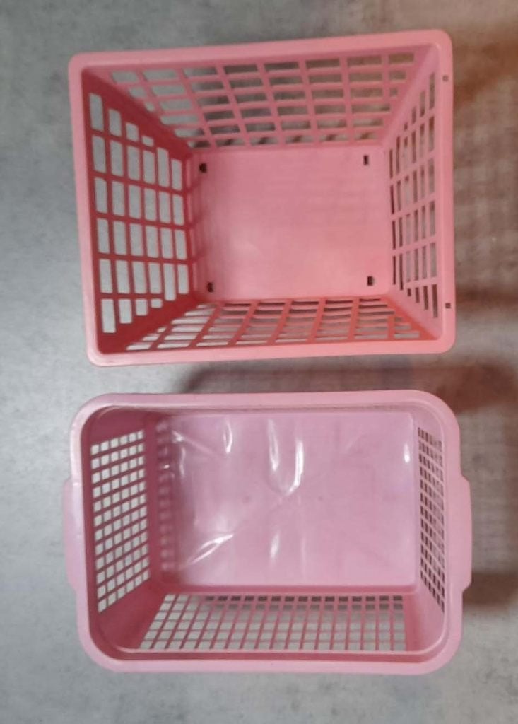 2 roze kunststof MANDJES / MAND, Kunststof, Mand, Zo goed als nieuw, Rechthoekig