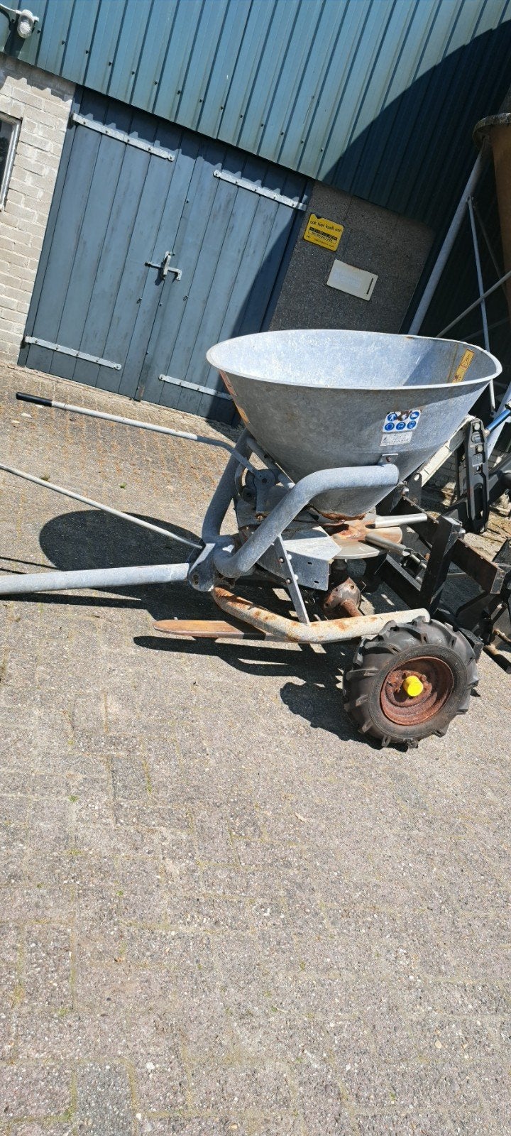 Korrel strooier voor achter de zitmaaier of tuin trekker, Ophalen of Verzenden