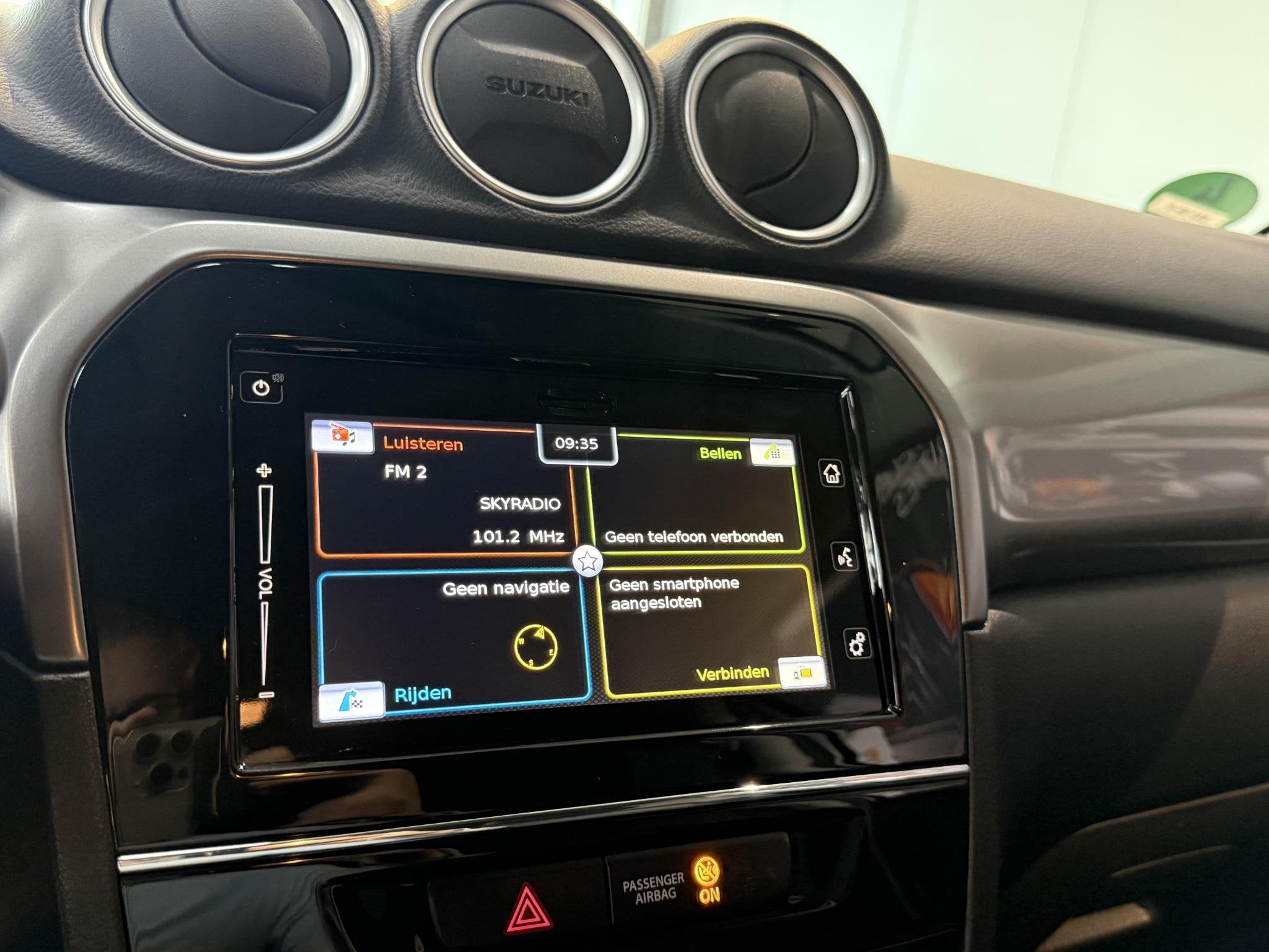 Foto 17 van Suzuki Vitara 1.4 Boosterjet Select Smart Hybrid Navigatie