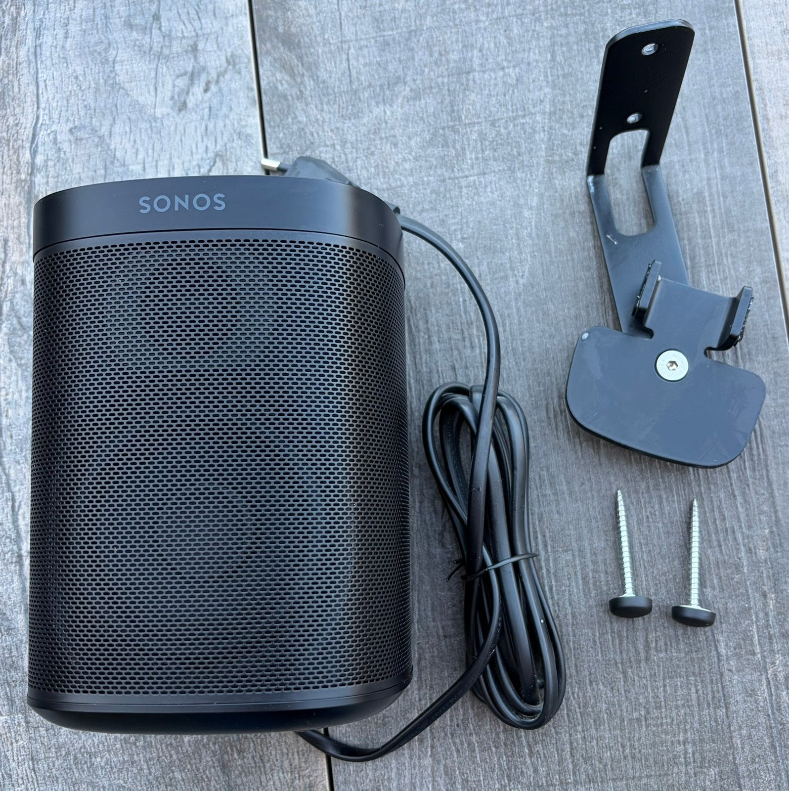 SONOS ONE inclusief ophangbeugel.