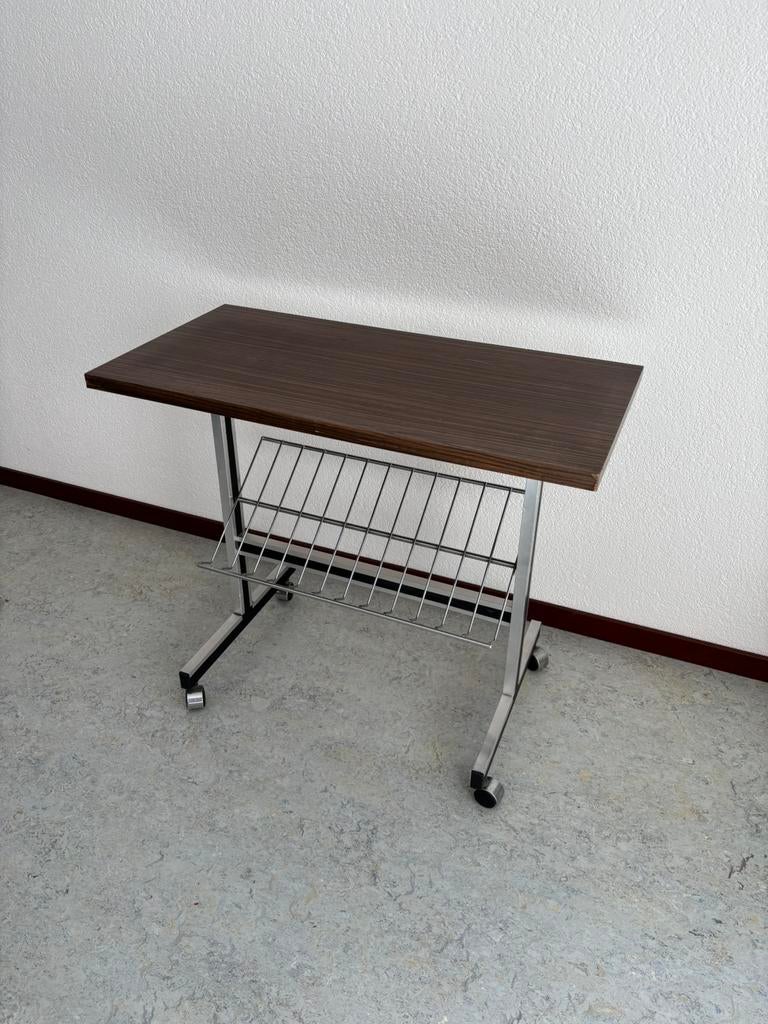 Jaren 70 tv tafel met lectuurbak, Ophalen, 50 tot 100 cm, Zo goed als nieuw, 25 tot 50 cm