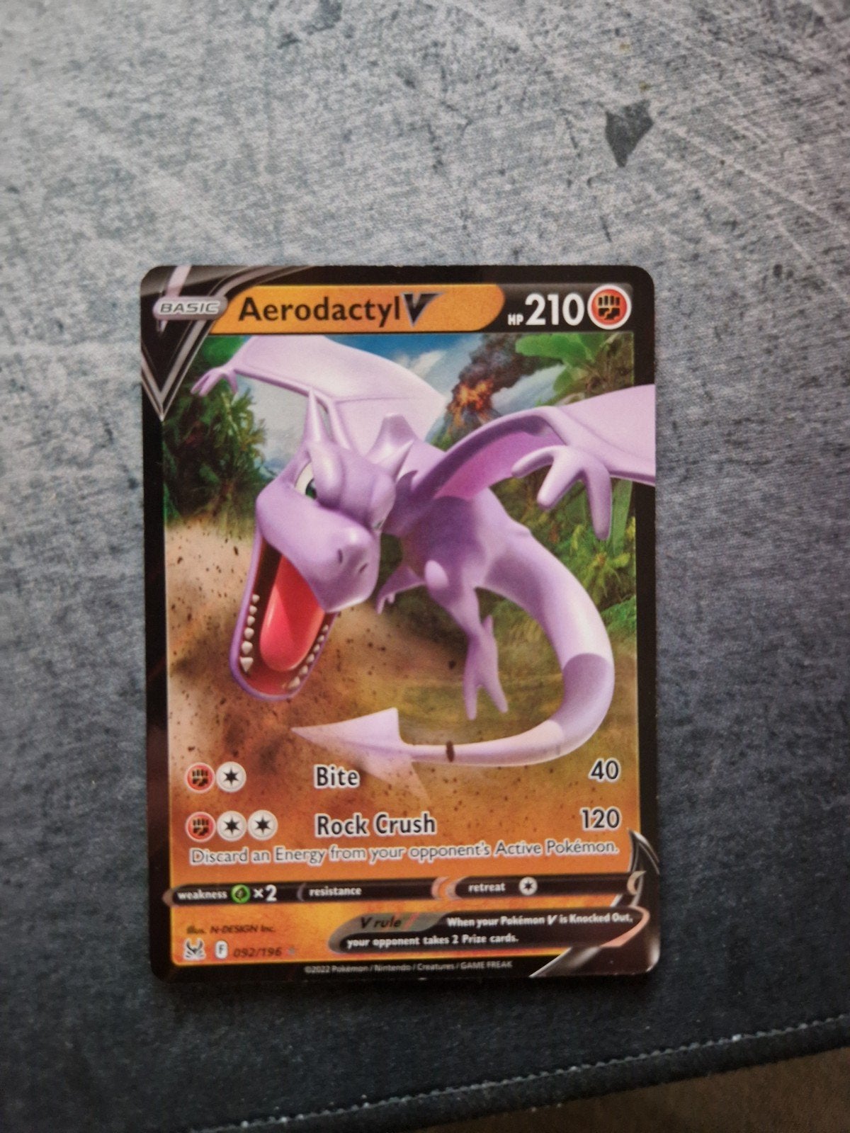 Pokémon Kaart Aerodactyl V (092/196) - Lost Origin, Ophalen, Zo goed als nieuw, Losse kaart, Foil