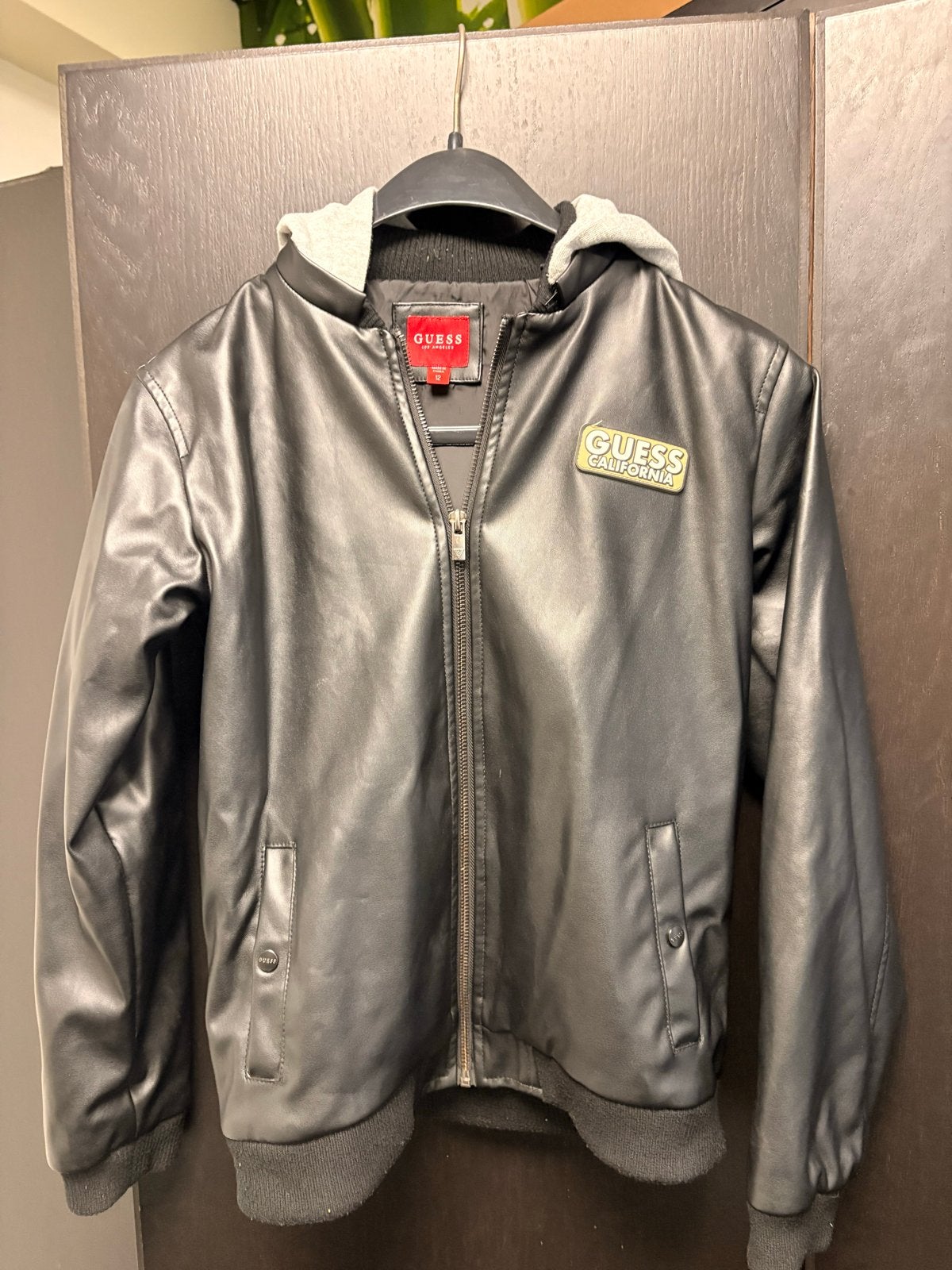 Stoere Guess leerlook jas voor jongens - Maat 12, Ophalen of Verzenden, Gebruikt, Jongen, Jas