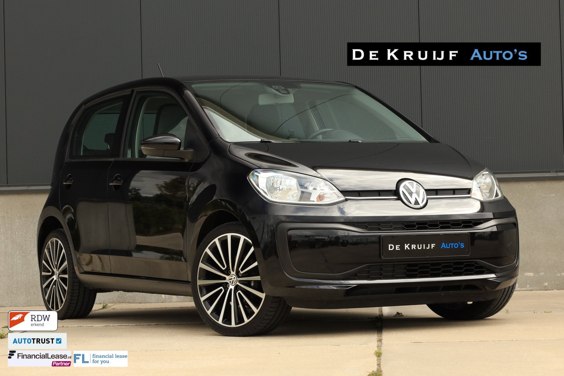 Leuke Volkswagen Up! Airco Bluetooth 17" velgen Mooi!, Voorwielaandrijving, Stof, Gebruikt, Zwart