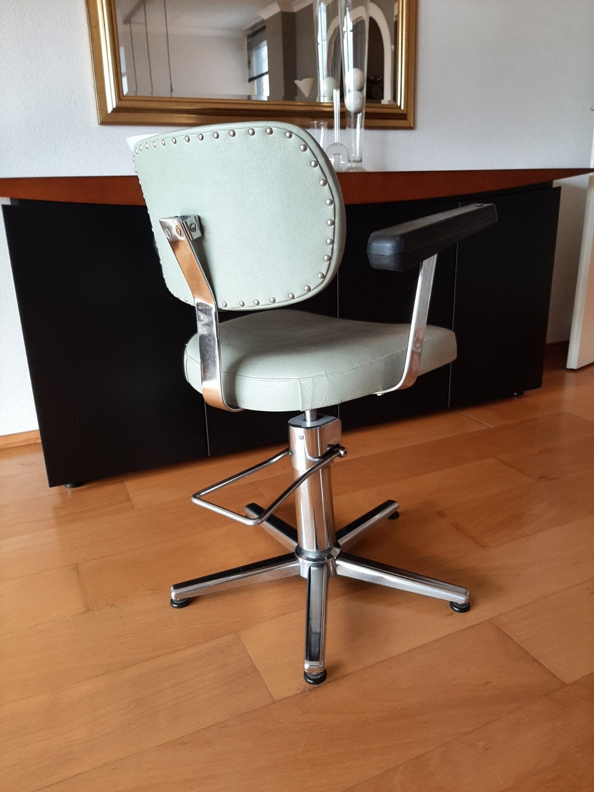 Groene vintage kappersstoel, Ophalen