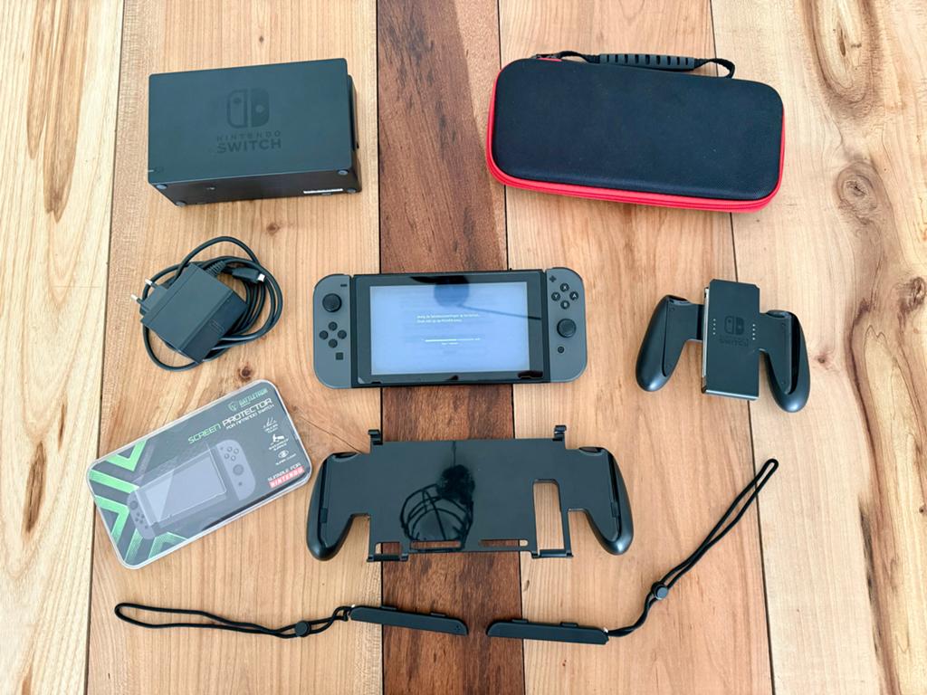 Nintendo Switch Original met accessoires en doos, Ophalen of Verzenden, Zo goed als nieuw, Met 2 controllers, Switch Original