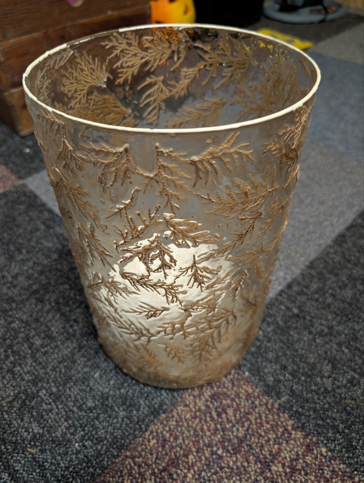 Decoratieve vaas met bladmotief, Gebruikt, Ophalen of Verzenden, Glas, Geschikt voor droogbloemen