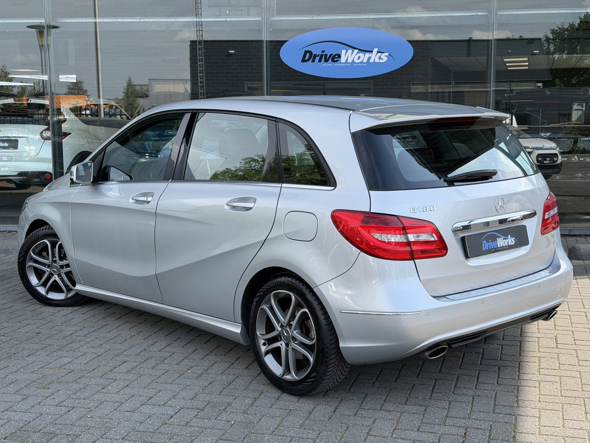 Mercedes-Benz B-Klasse 180 Ambition | Sport | Leer | Xenon |, Auto's, 1325 kg, Gebruikt, 4 cilinders, Met garantie (alle)