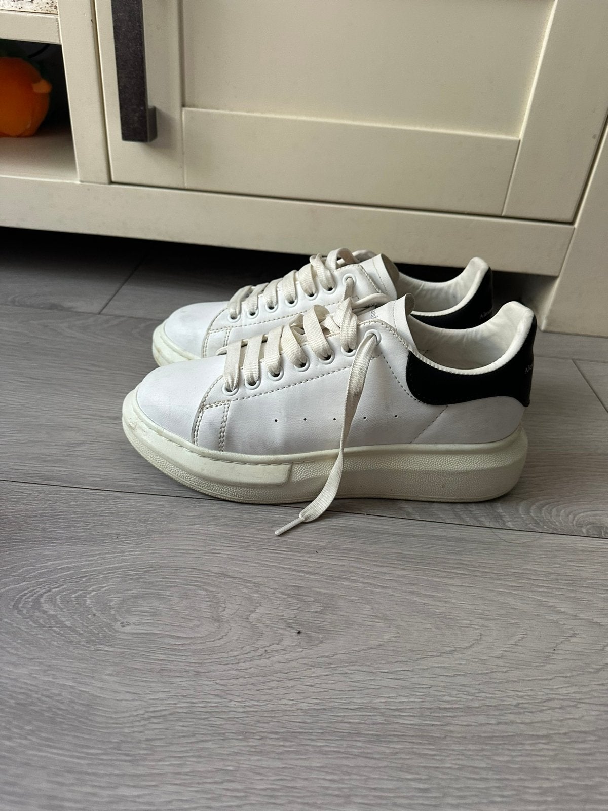 Alexander McQueen maat 38, Kleding | Heren, Ophalen of Verzenden, Zo goed als nieuw, Wit