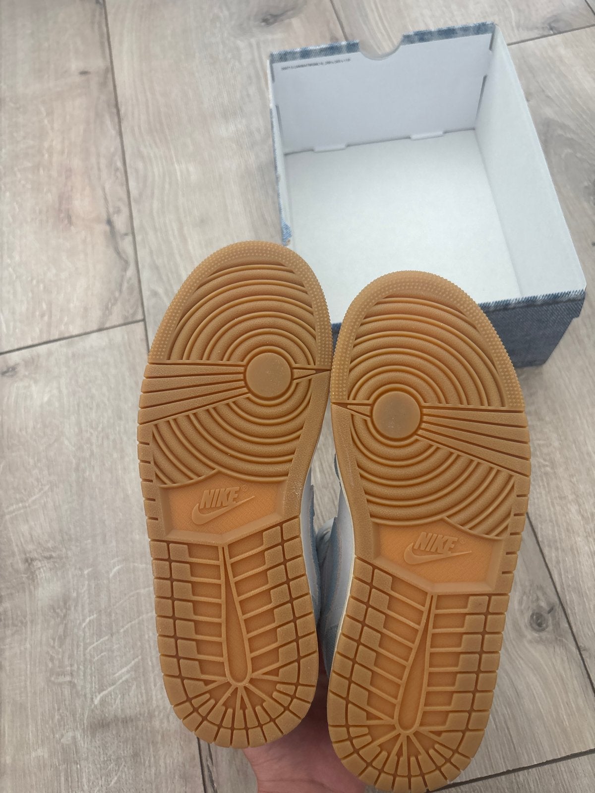 Foto 5 van Nike Air Jordan 1 Mid SE Denimblauw Wit Goud Maat 38 Nieuw