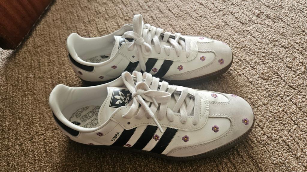 Adidas Samba White Floral Dames 43 1/3, Ophalen, Zo goed als nieuw, Wit, Sneakers of Gympen