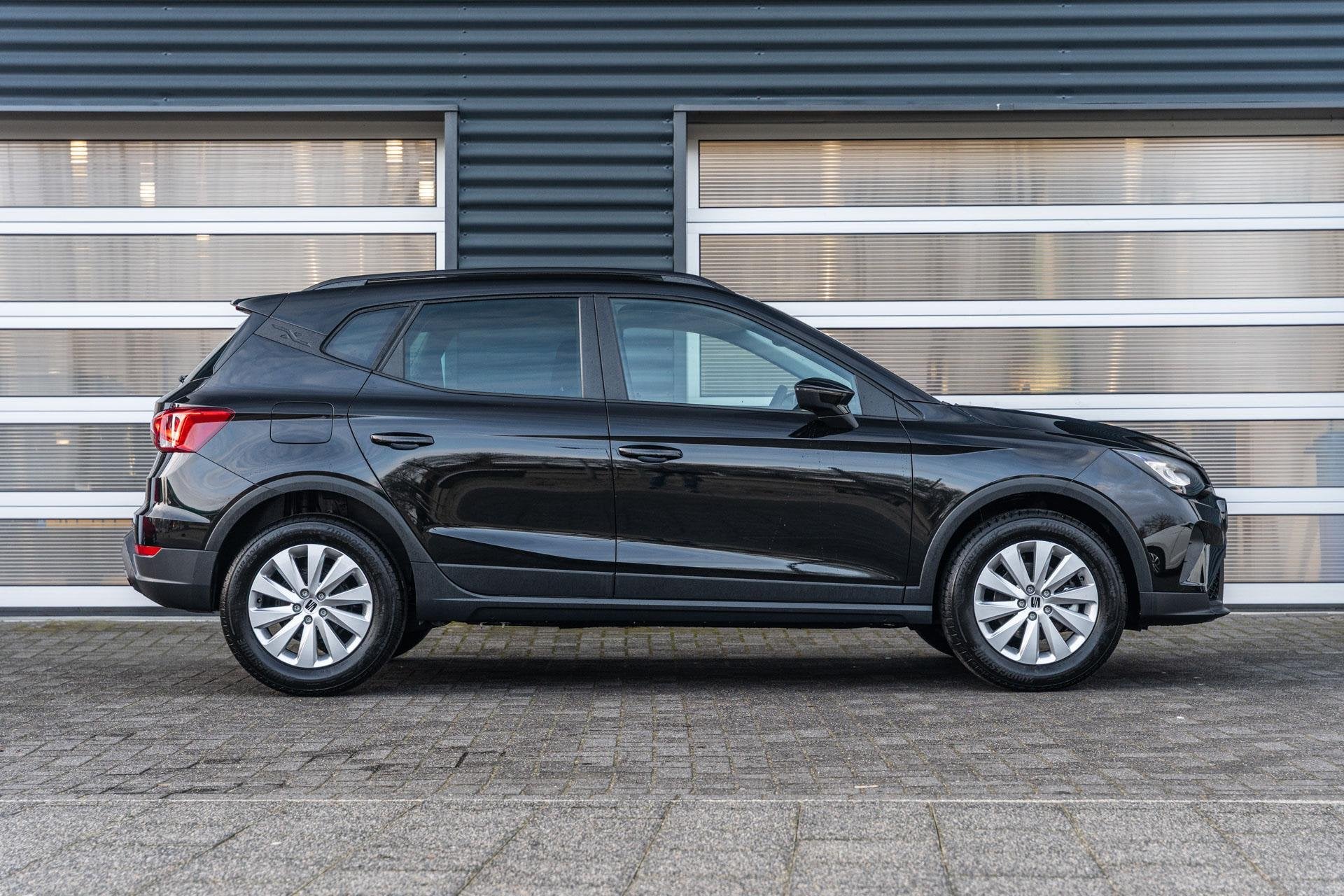 SEAT Arona 1.0 EcoTSI 95pk Style Business Connect | Apple Ca, Auto's, Voorwielaandrijving, Stof, 95 pk, Zwart