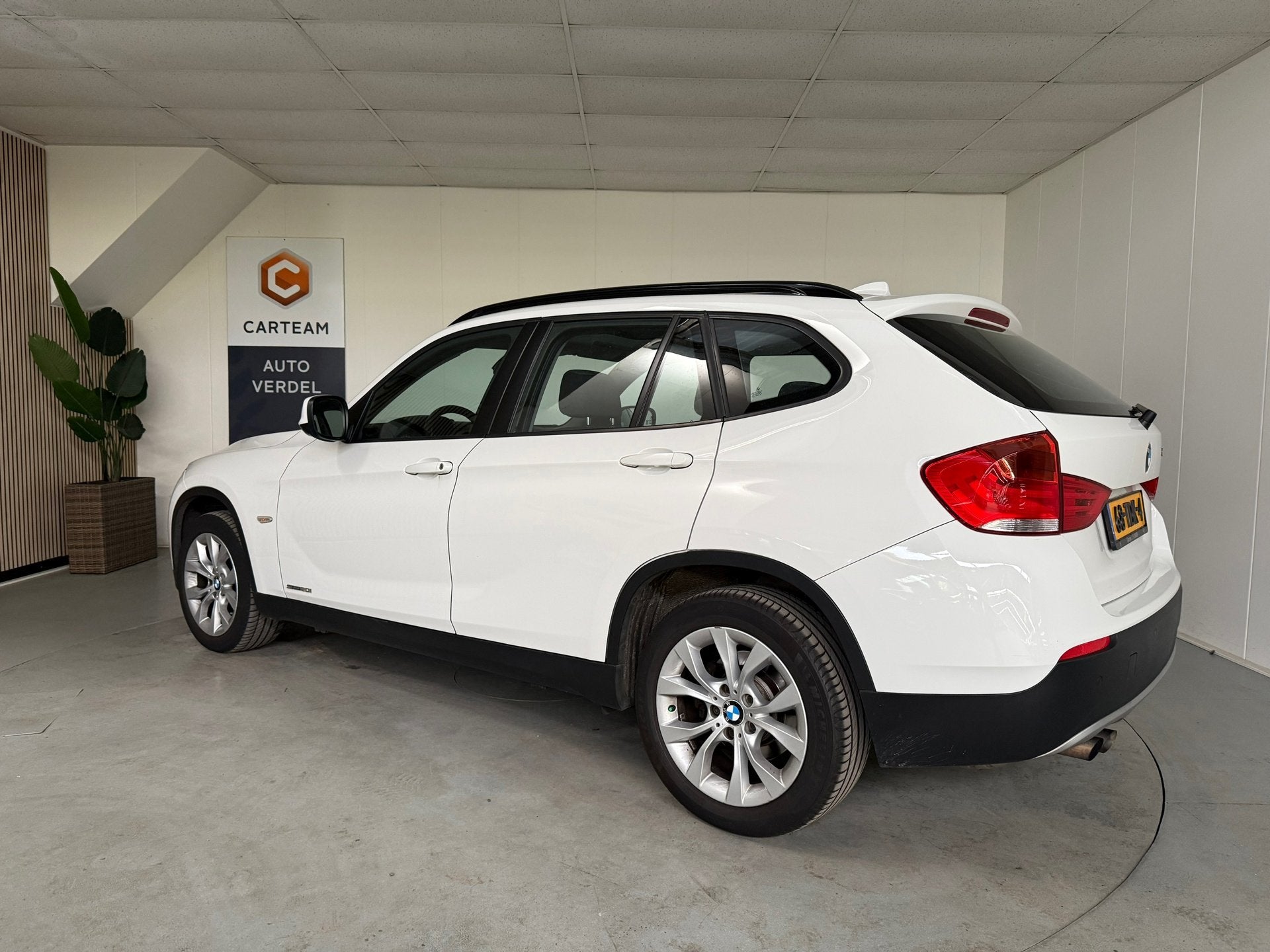 BMW X1 SDrive20i Business Airco, Navigatie, LMV,Panodak, X1, Euro 5, 4 cilinders, Wit