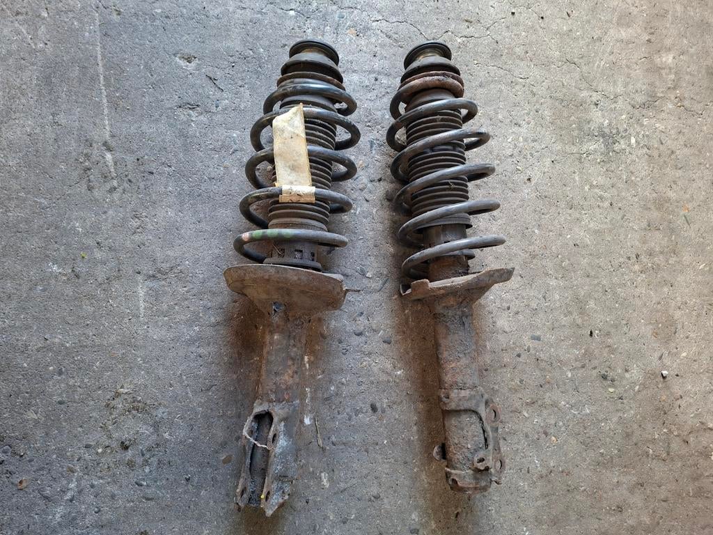 VW Polo 6N1 schokdempers voor, Ophalen