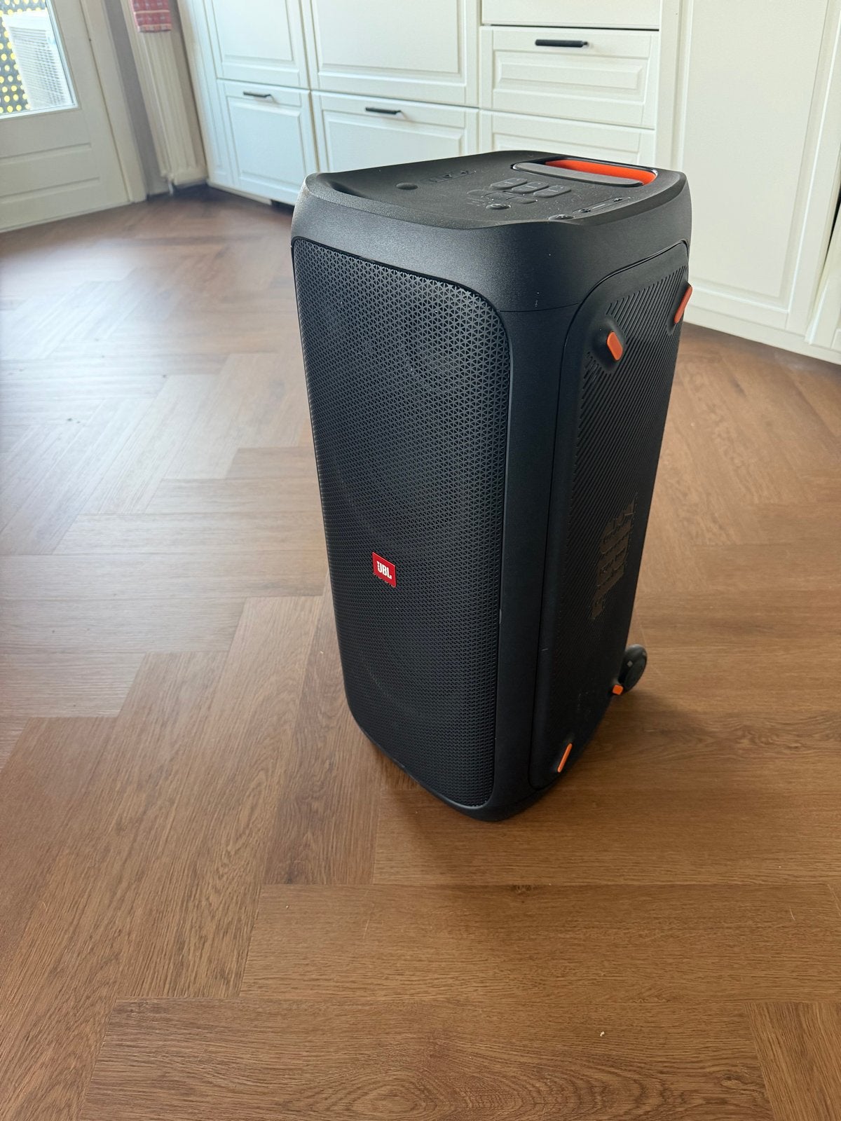 Foto 4 van JBL Partybox 310 - Krachtige Party Speaker met Lichteffecten