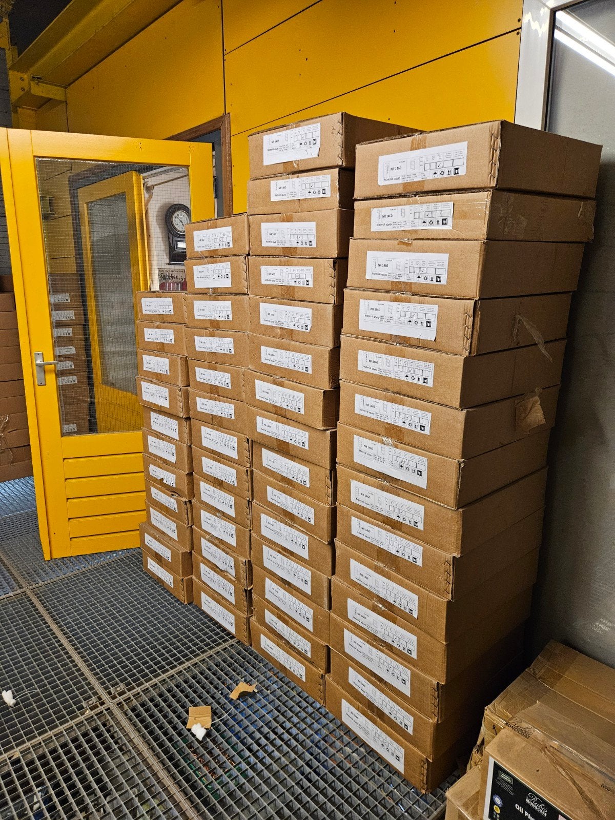 Diverse materialen van tafels/tv frames wegens faillissemt, Info@maasinterieurs.nl, 5272PA, Nieuw, Ophalen of Verzenden