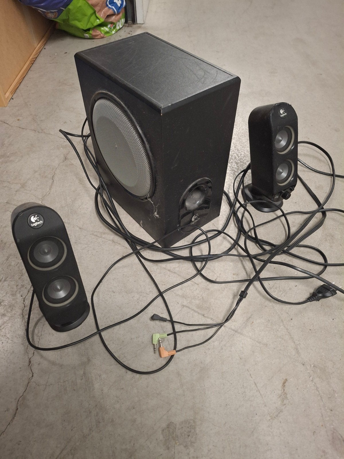 Logitech X-530 Subwoofer met 2 Satelliet Speakers, Gebruikt, Logitech, Speakerset, Ophalen of Verzenden