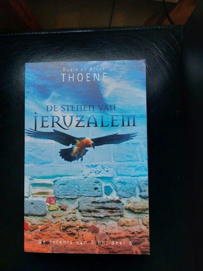De stenen van Jeruzalem De erfenis van Sion 5 Bodie Thoene, Boeken, Romans, Ophalen of Verzenden, Zo goed als nieuw