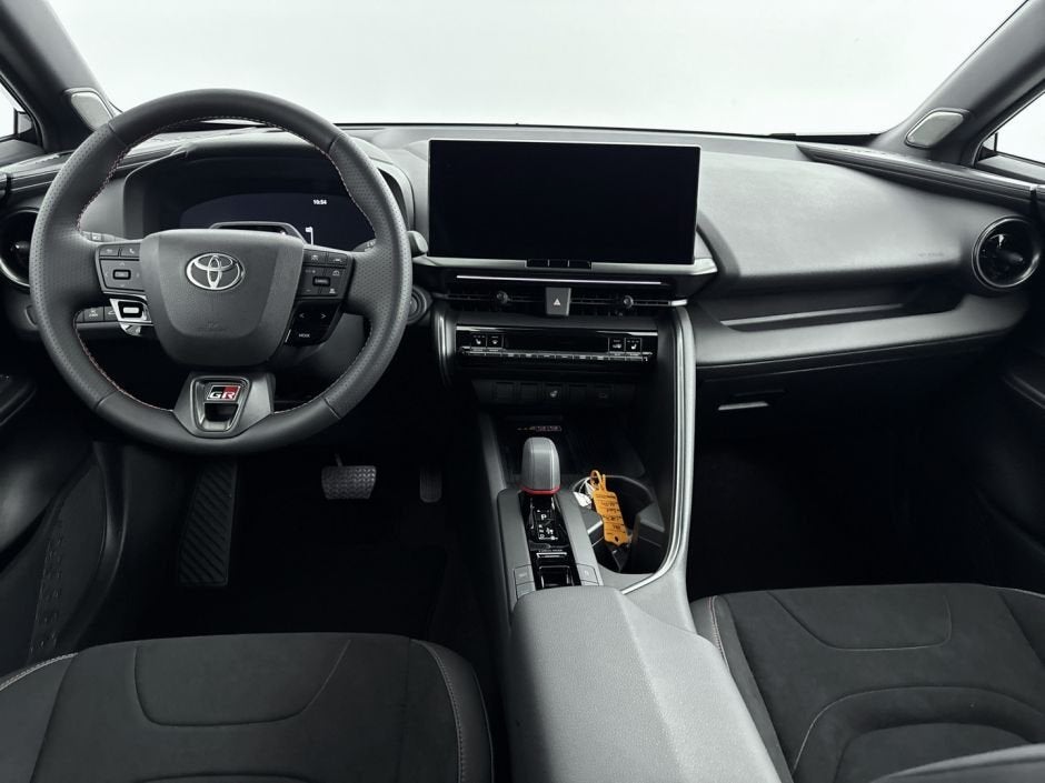 Toyota C-HR 2.0 Plug-in Hybrid 220 Black Edition *incl inrui, Auto's, 12 maanden, Automatische klimaatregeling, 4 cilinders, Zwart