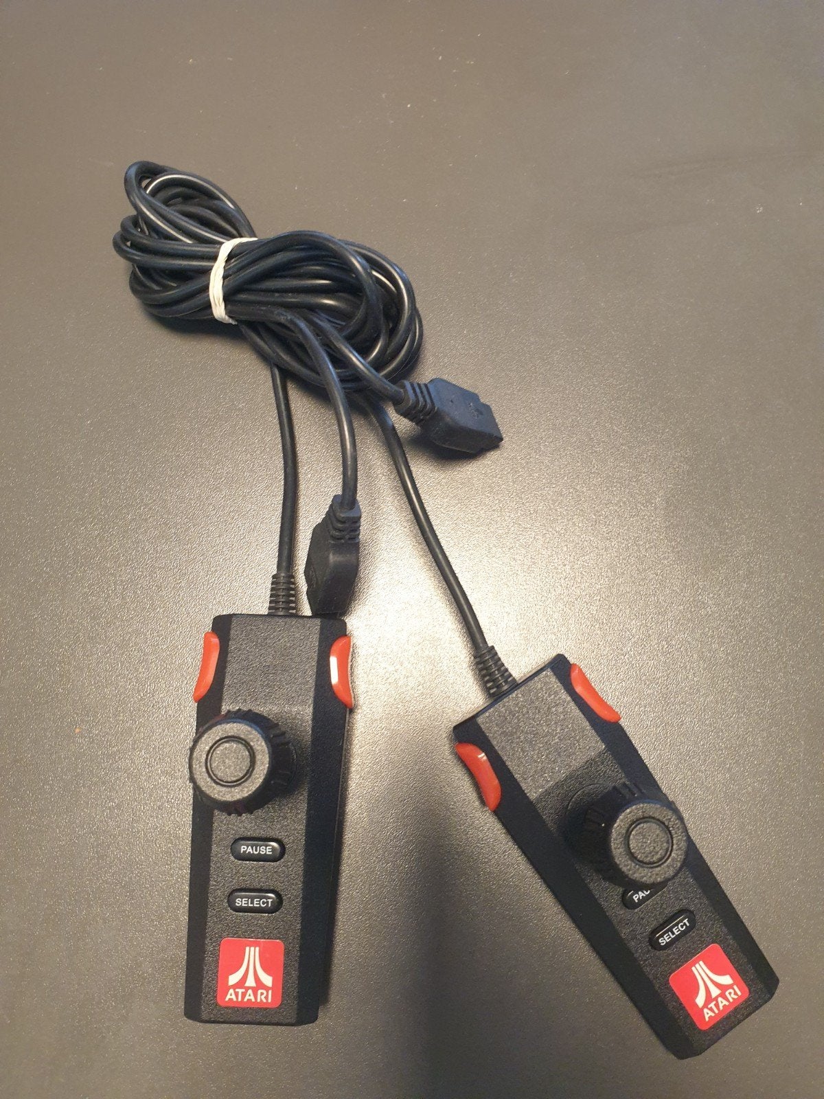 Atari 2600 Paddle Controllers (2 stuks), Spelcomputers en Games, Spelcomputers | Atari, Ophalen of Verzenden