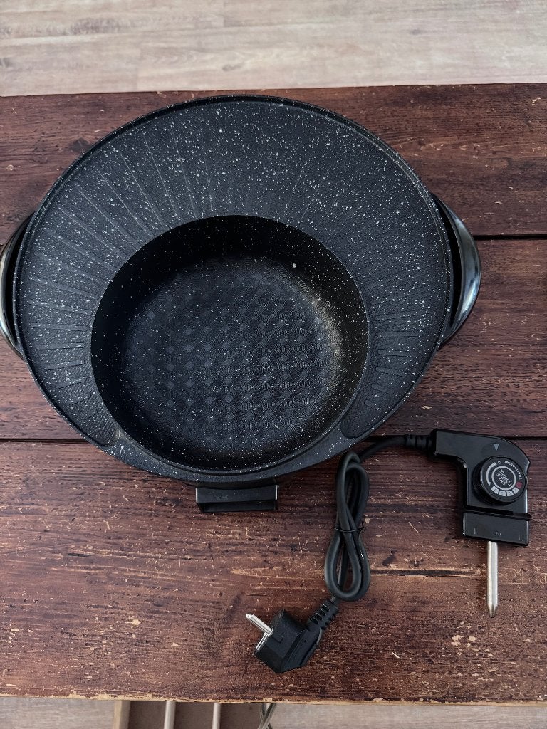 Elektrische hot pot en grill + boek, Ophalen, Zo goed als nieuw, Minder dan 4 personen