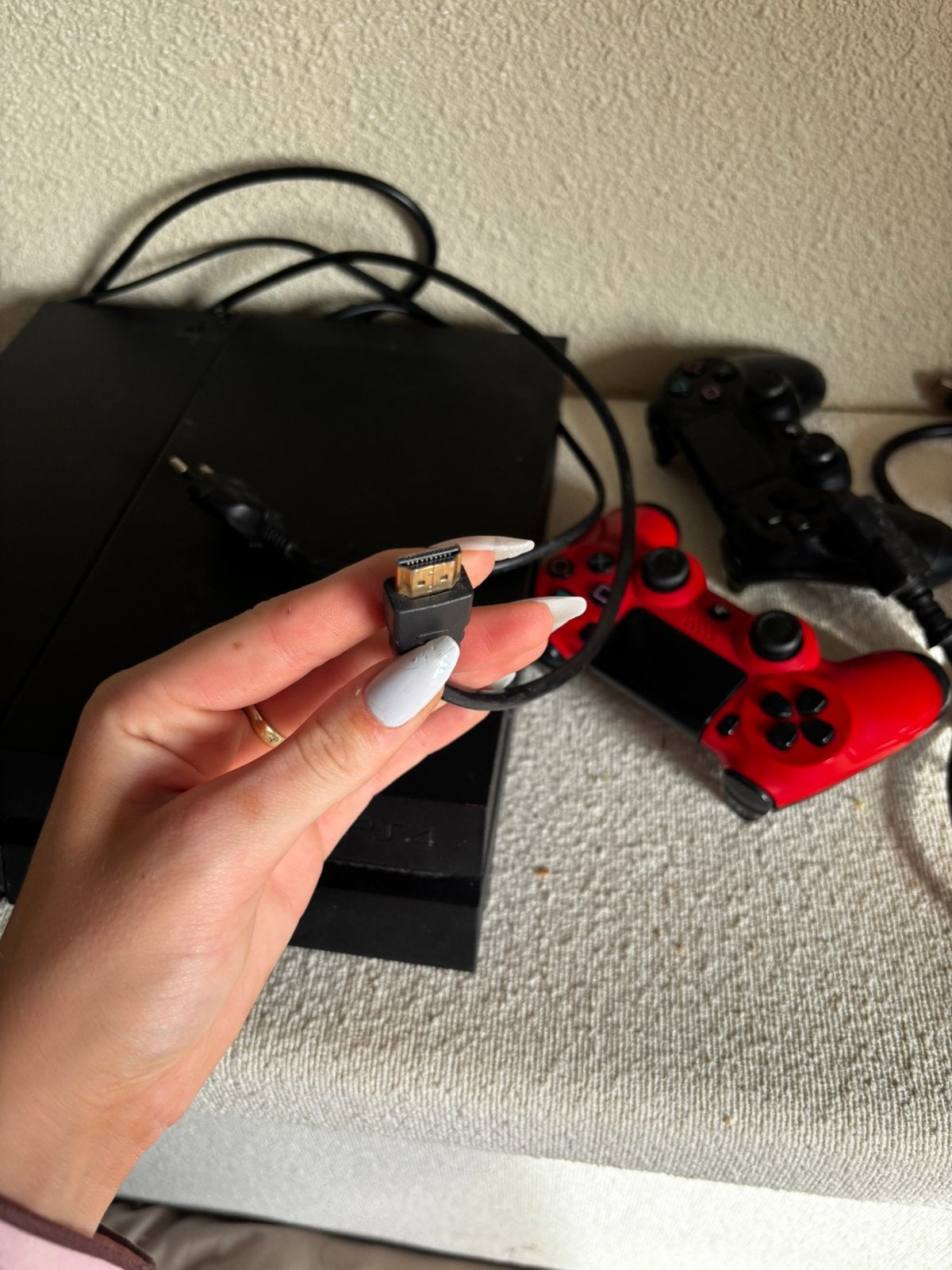 Foto 4 van PlayStation 4 net controllers en kabels