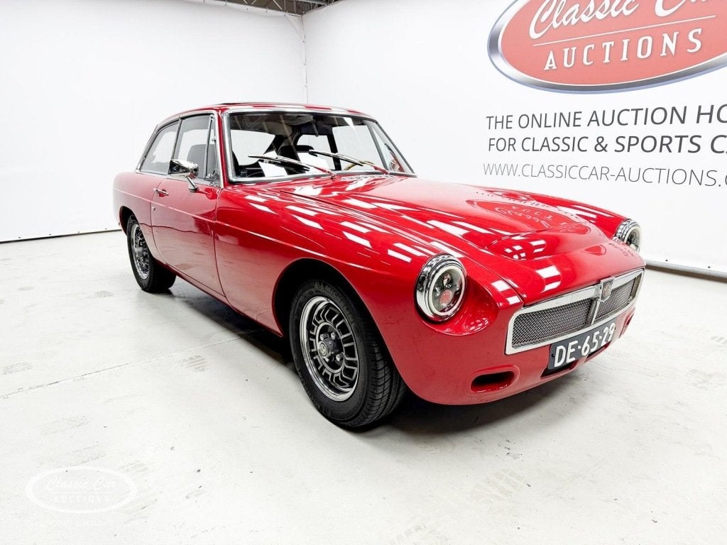 Mg B GT V8 - ONLINE AUCTION, Auto's, 4 stoelen, Bedrijf, Handgeschakeld, Geïmporteerd