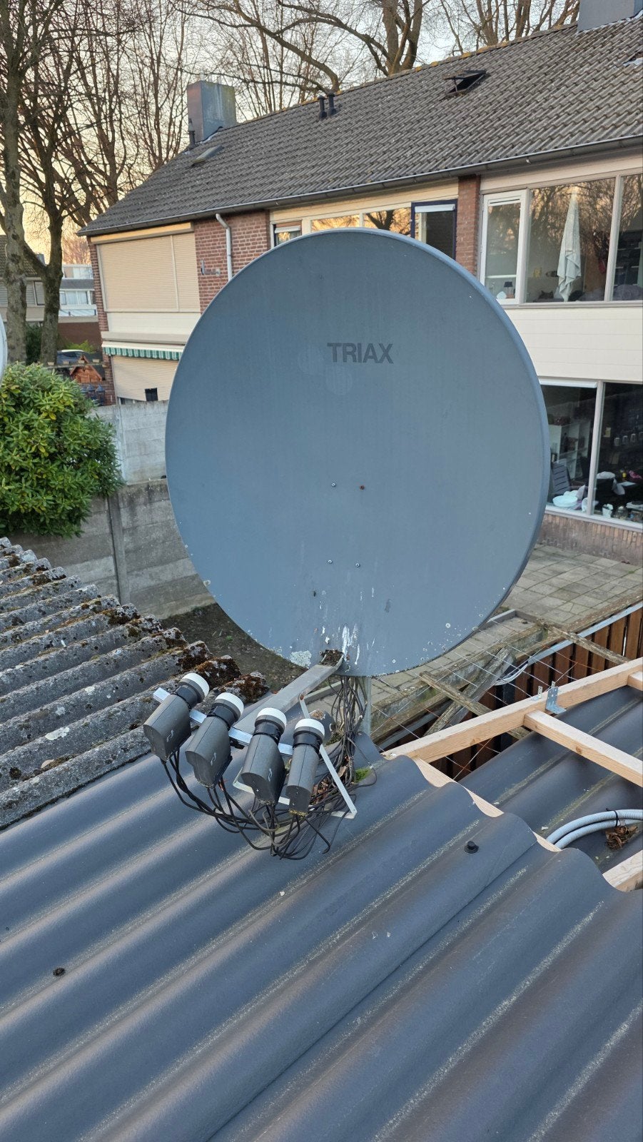 Triax schotelantenne, Audio, Tv en Foto, Schotelantennes, Ophalen of Verzenden, Gebruikt, (Schotel)antenne-accessoires, Overige merken
