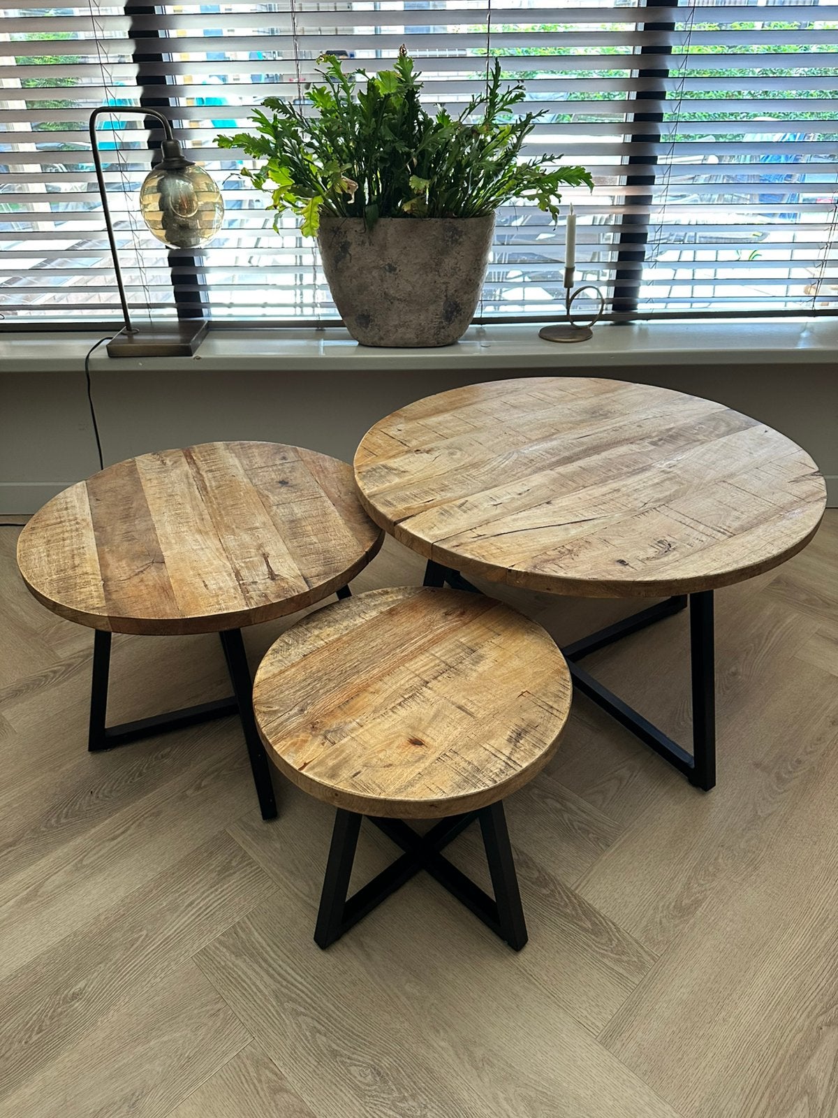 Zeer nette mangohout salontafel set rond, Huis en Inrichting, Tafels | Salontafels, Ophalen, Gebruikt, 50 tot 100 cm, Rond