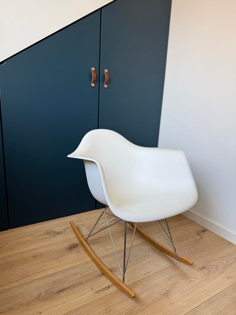 Witte design schommelstoel, Ophalen, Kunststof, Wit, Zo goed als nieuw