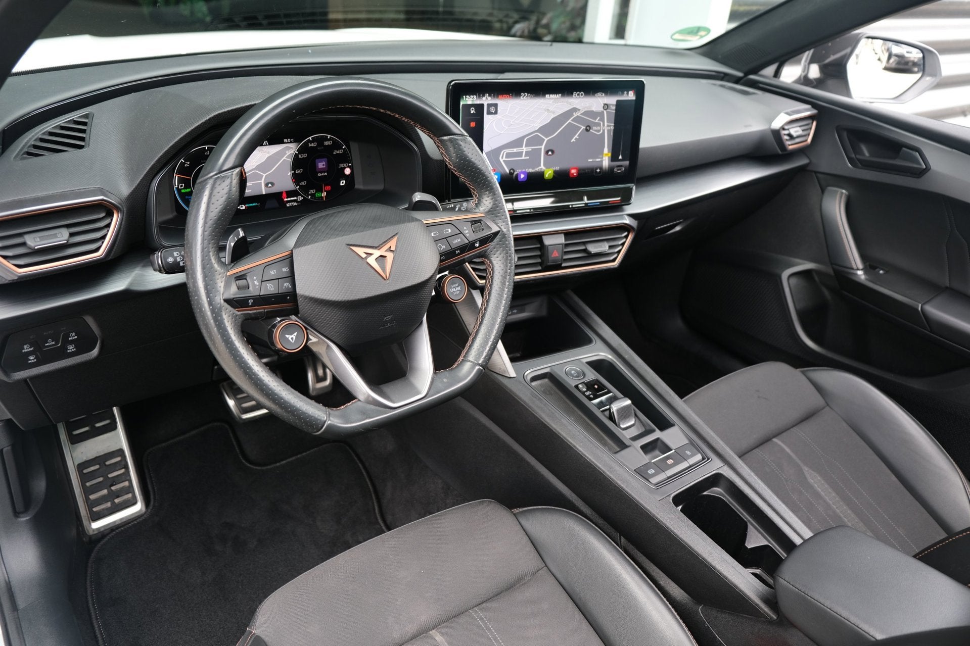 CUPRA Leon Sportstourer 1.4 e-Hybrid VZ 245PK Pano SuperSpor, Auto's, Cupra, 77 km/l, Gebruikt, Zwart, 4 cilinders