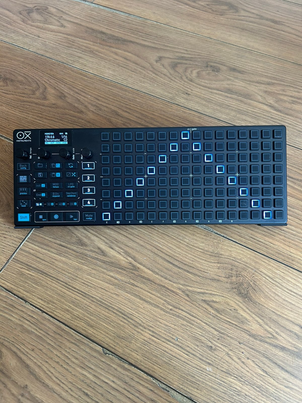 Oxi One Mk1, bieden vanaf 400,-, Muziek en Instrumenten, Synthesizers, Ophalen of Verzenden, Zo goed als nieuw, Overige aantallen
