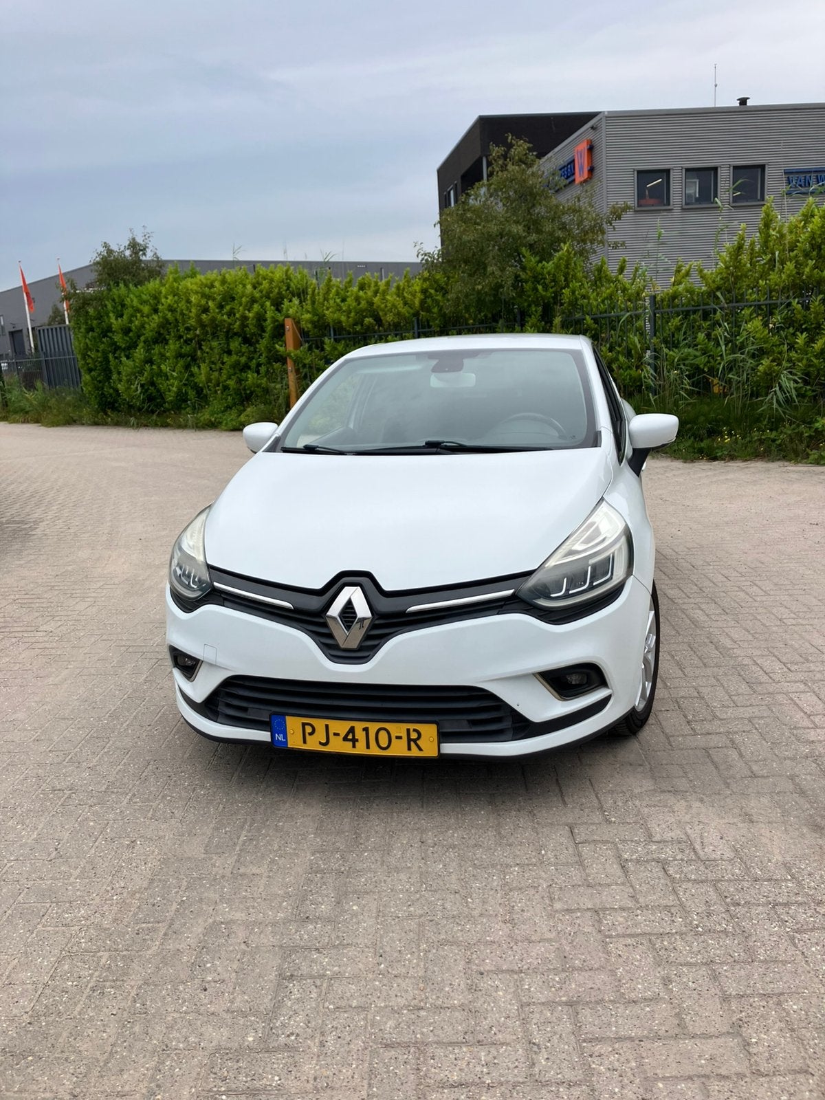 Renault Clio Energy TCe 90pk Eco2 S&S 2017 Wit, Auto's, Renault, Particulier, Clio, Benzine, A, Hatchback, Handgeschakeld, Origineel Nederlands