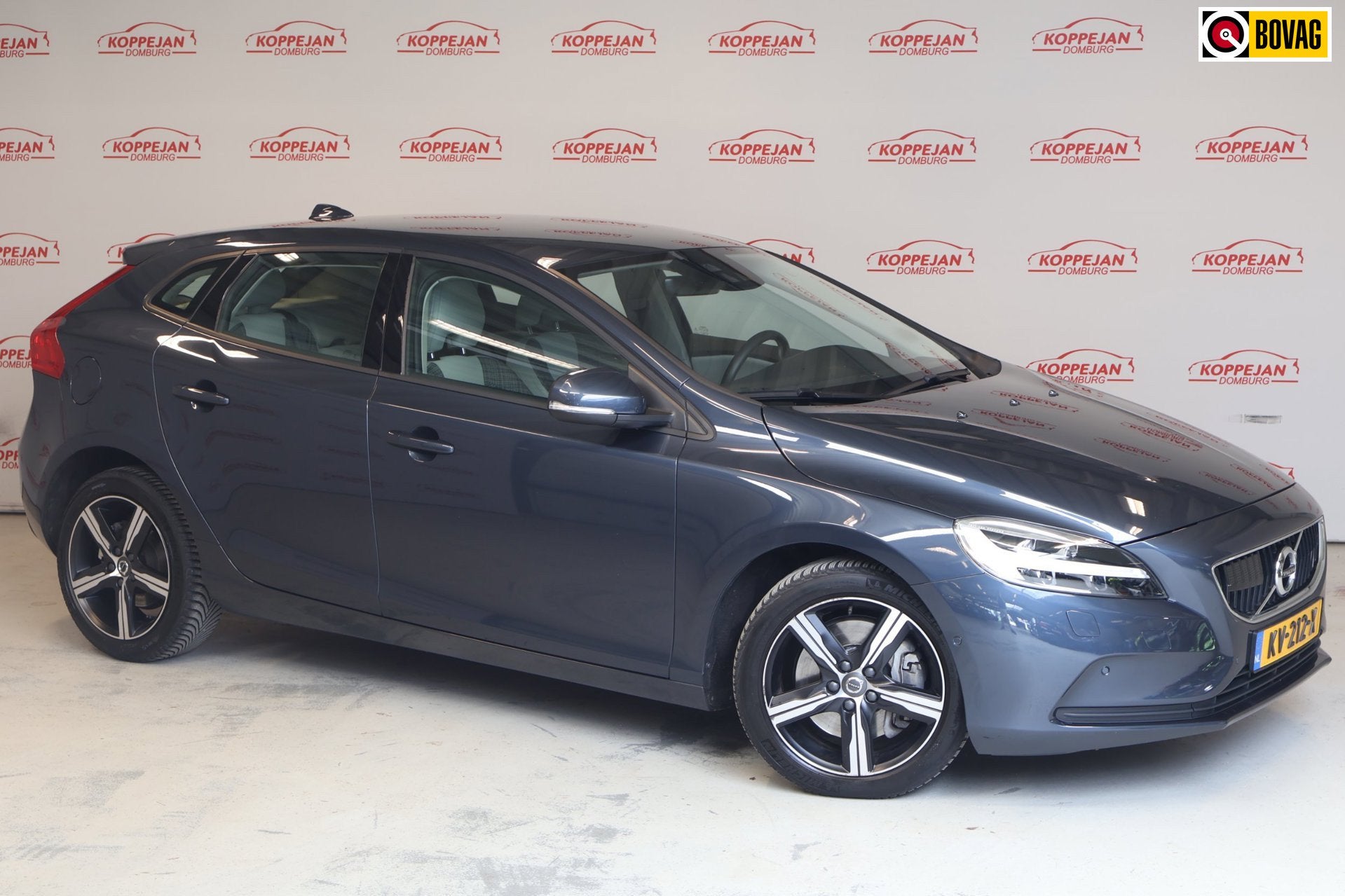 Volvo V40 1.5 T2 Nordic+ NL auto, Winterpakket, camera, park, Euro 6, 4 cilinders, 700 kg, Blauw