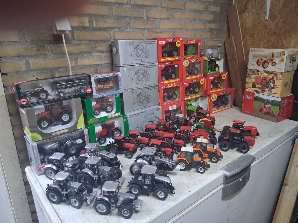 Siku Britains Universal Hobbies Ertl 1:32 Laatse Ronde, Ophalen, Zo goed als nieuw, Tractor of Landbouw, SIKU