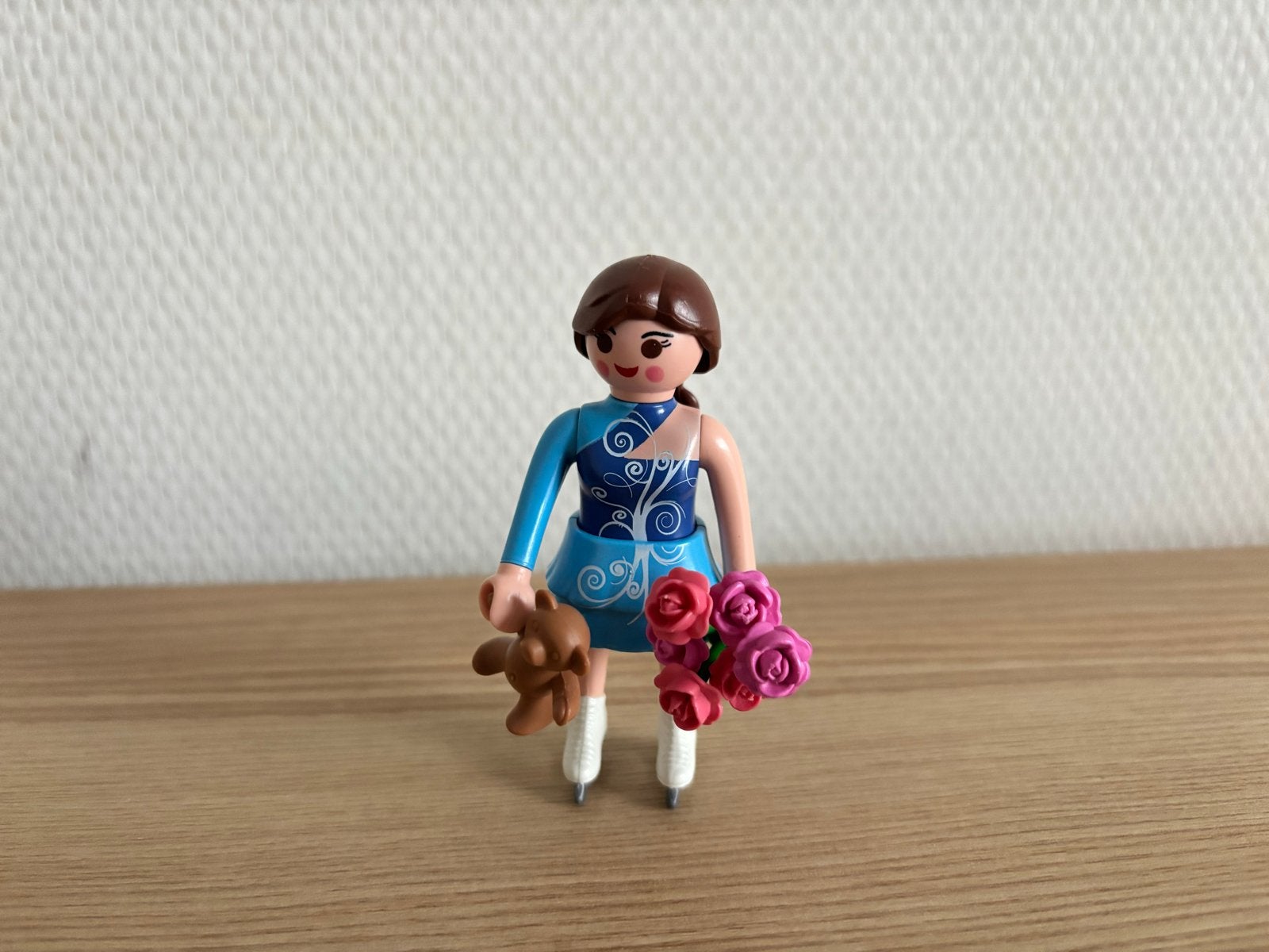 Playmobil schaatser met bloemen en beer, Losse onderdelen, Ophalen of Verzenden, Zo goed als nieuw, Figuren