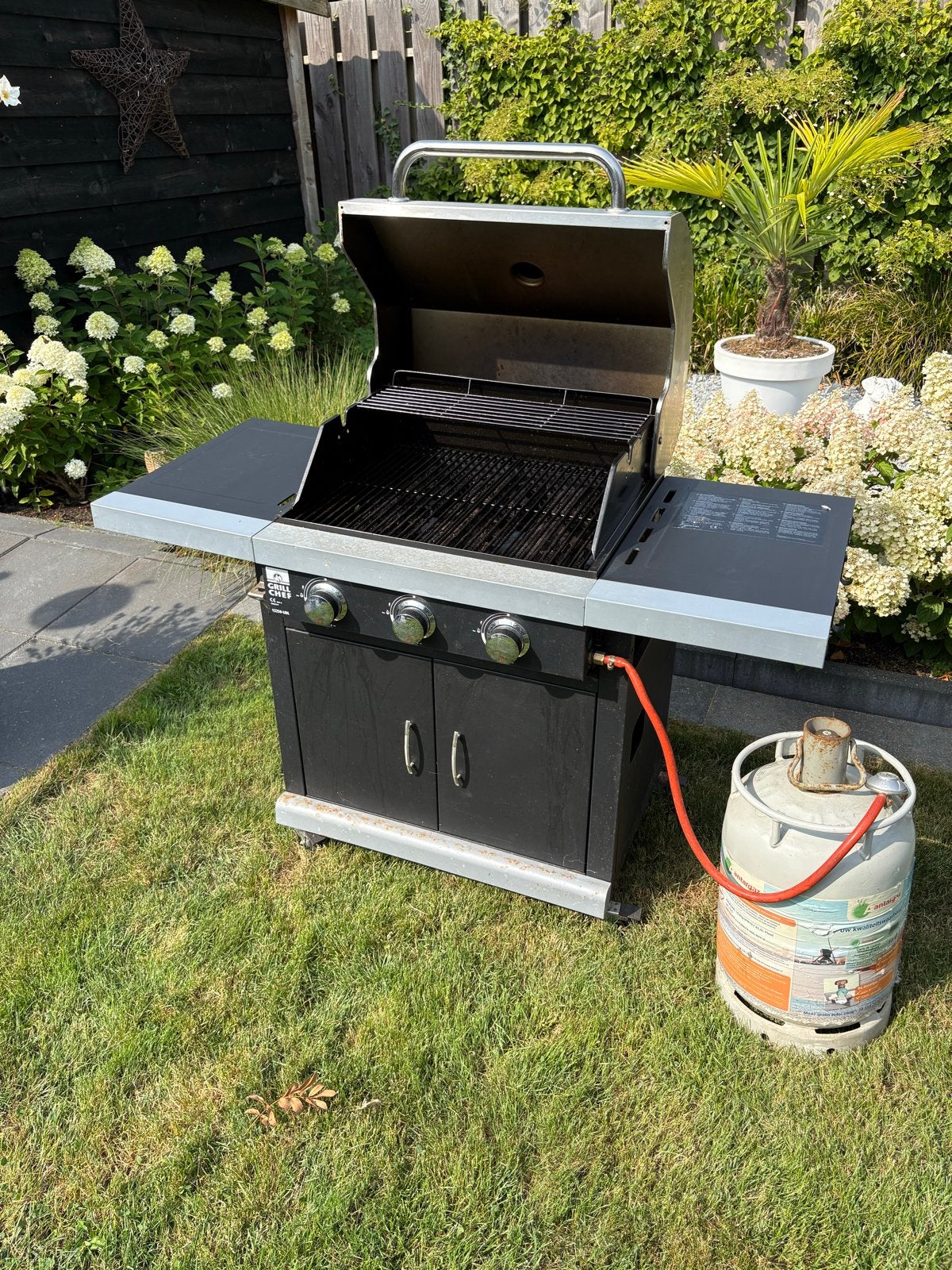Gebruikte gasbarbecue met gasfles, Ophalen, Gebruikt