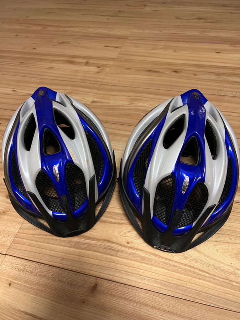 2x Fietshelm - Blauw/Zilver - Gebruikt, Ophalen of Verzenden, Gebruikt, Overige maten, Heer of Dame