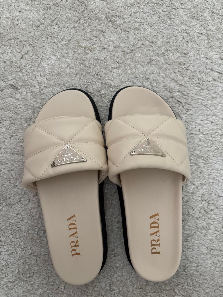 Prada Slippers - Beige, Maat 39, Ophalen of Verzenden, Zo goed als nieuw, Beige, Slippers