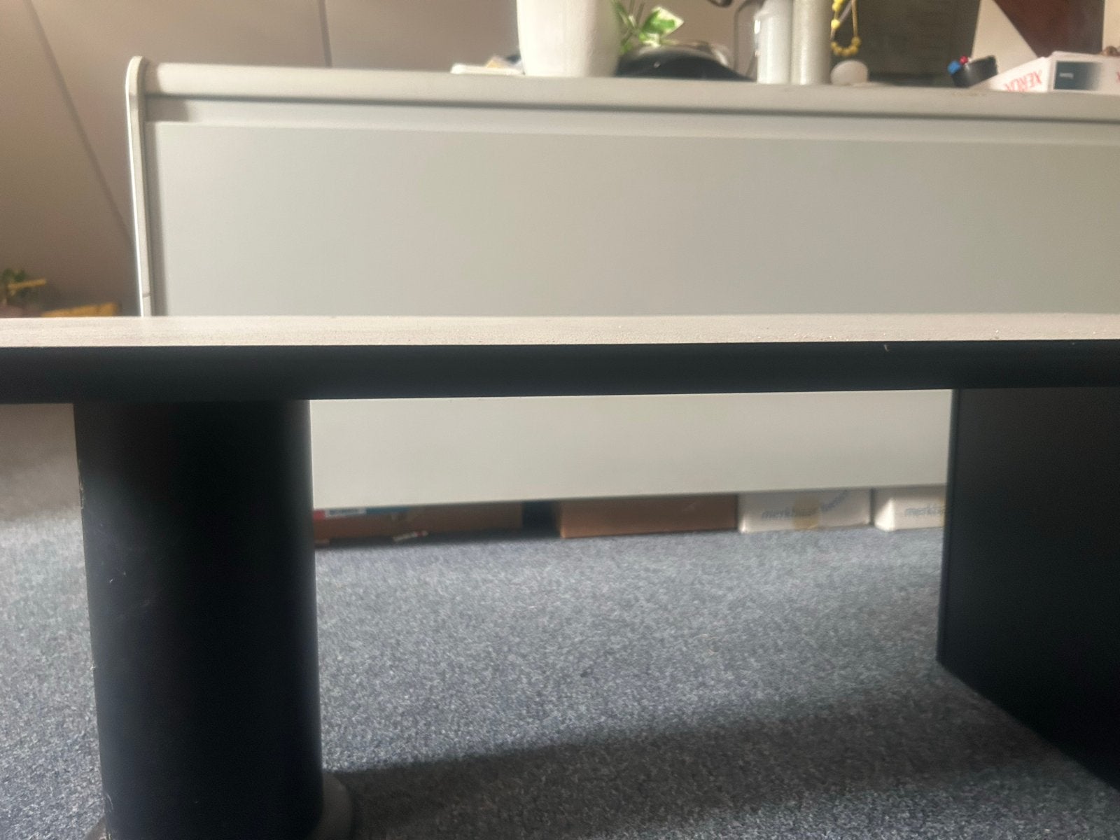 Ovale Salontafel met Granietstructuur Blad en Ronde Poten, Overige materialen, Gebruikt, 100 tot 150 cm, Ovaal