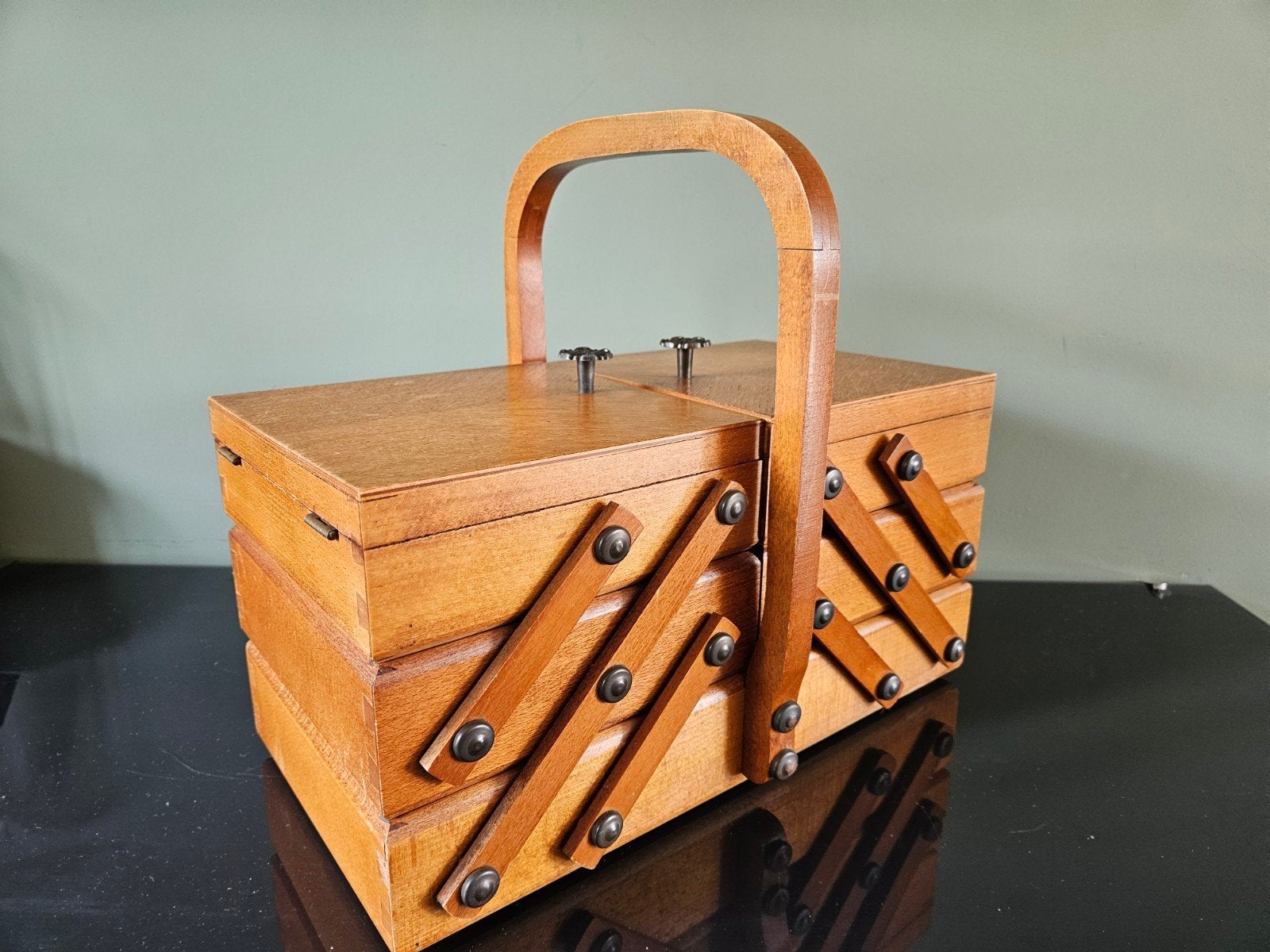 Vintage houten naaidoos met harmonica-uitklap, Ophalen of Verzenden, Gebruikt, Overige typen