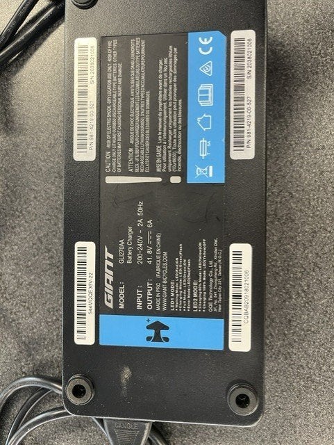 Accu lader giant 200-240v s/n 2038021089, Ophalen of Verzenden, Nieuw