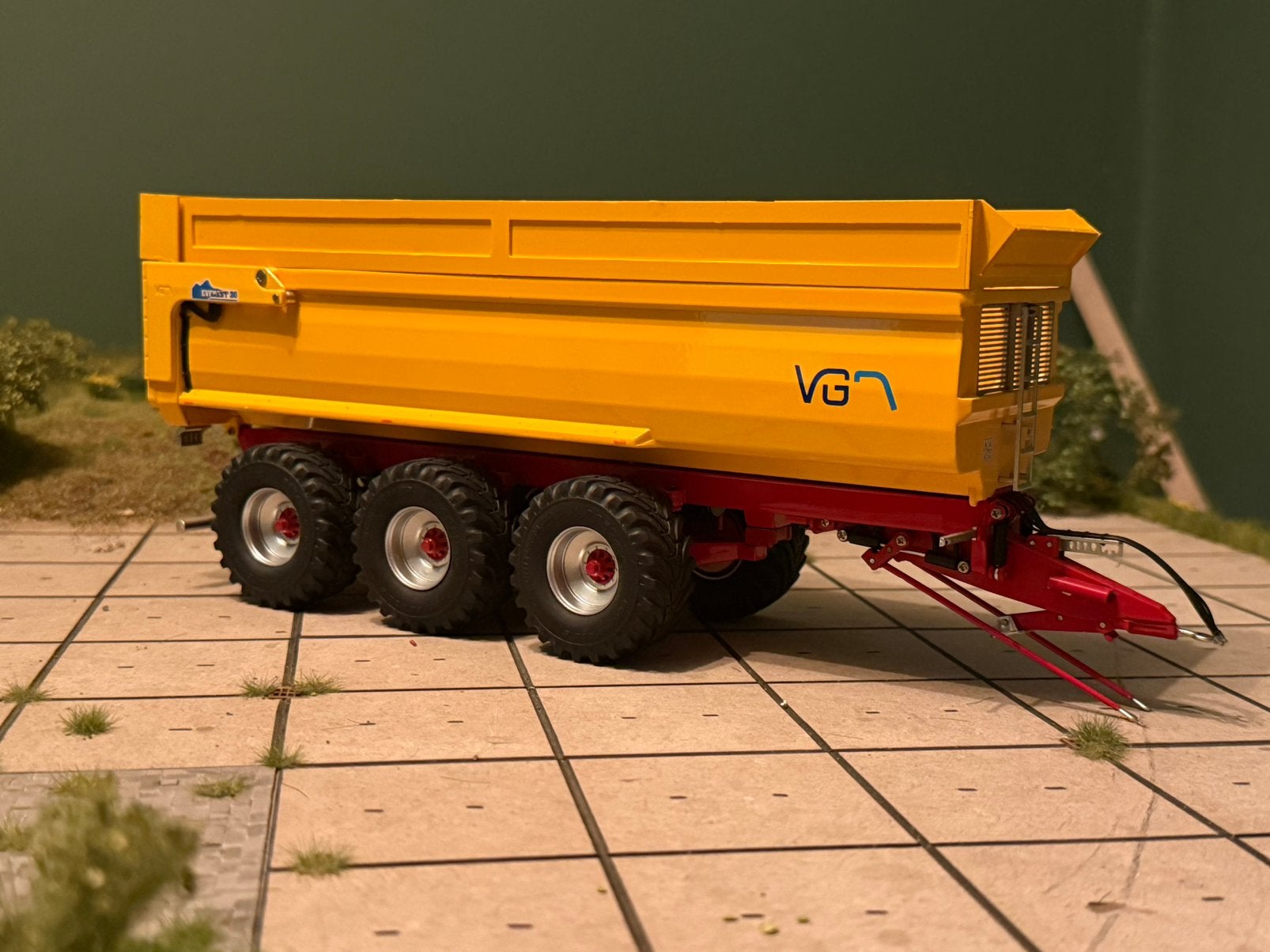 VGM evereste 1:32 verbouwd, Ophalen of Verzenden, Zo goed als nieuw, Tractor of Landbouw, Overige merken