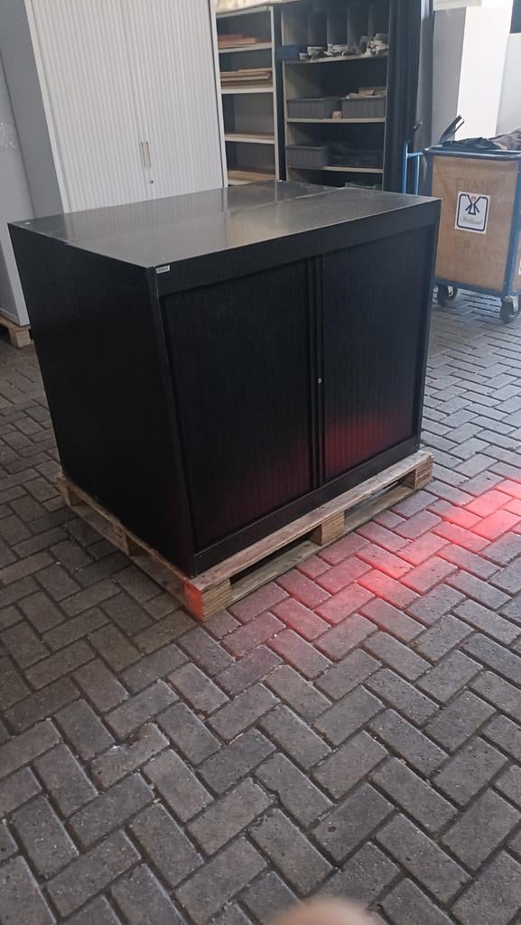 Zwarte Grahl half hoge metalen roldeurkasten, K.H.R., Grahl half hoge metalen roldeurkasten archiefkasten, 100 tot 150 cm, 100 tot 150 cm