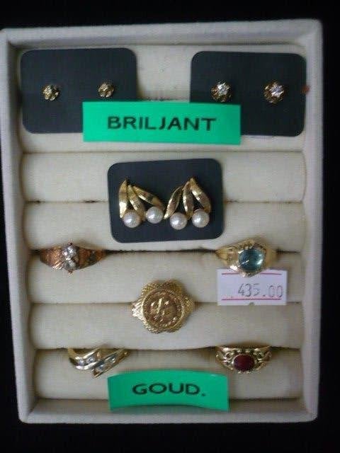 diverse gouden ring in 2 bakjes prijzen op aanvraag w.o. met, Ophalen of Verzenden, Gebruikt, Goud, Goud