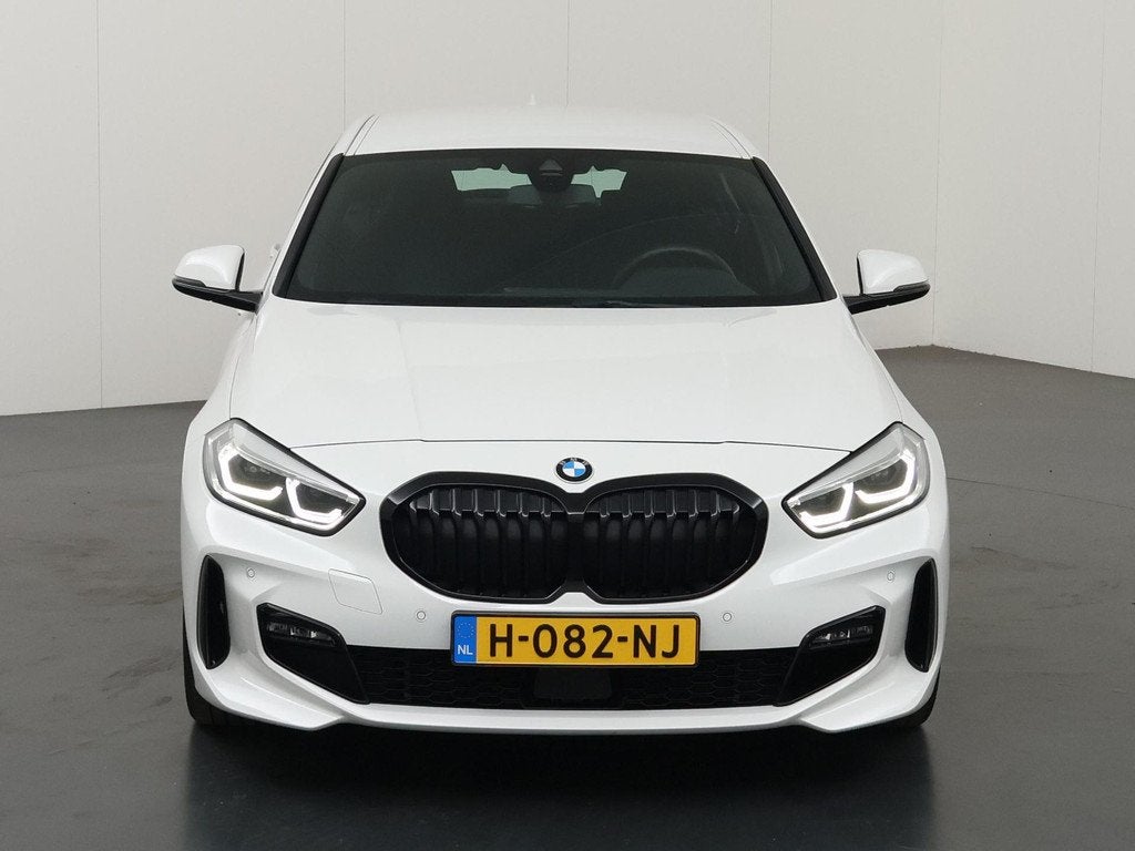BMW 1-serie 118i Executive Edition M-Sport | Virtual Cockpit, Auto's, BMW, Stof, Gebruikt, Automatische klimaatregeling, Wit