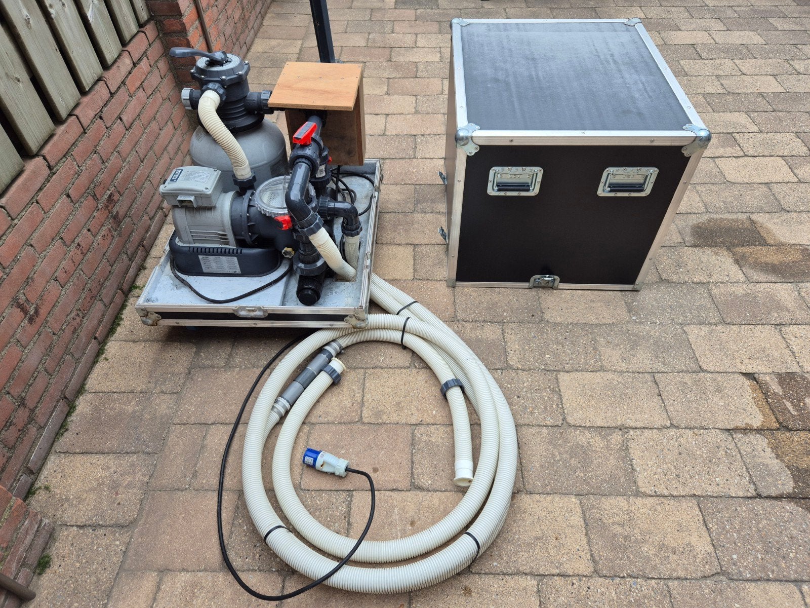 Zandfilterpomp met verwarming in flightcase, Ophalen, Gebruikt, Zwembadpomp